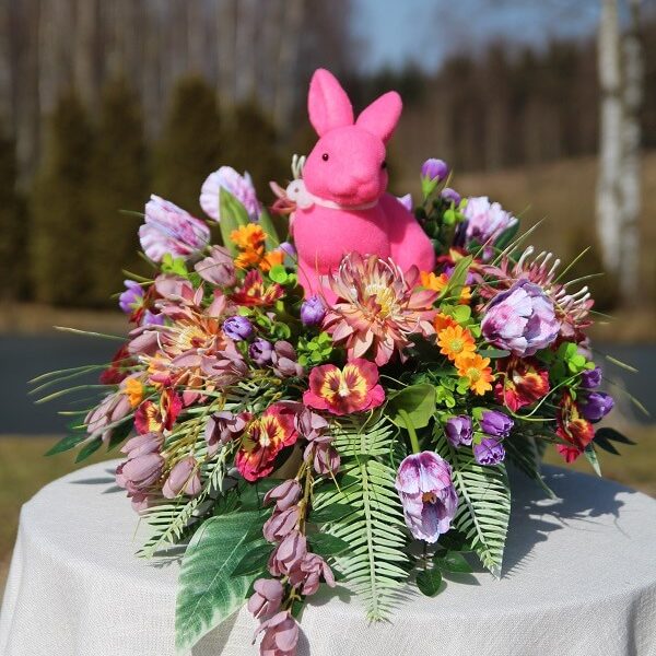 630-wiosenno-wielkanocny stroik nagrobny z flokowanym zajączkiem